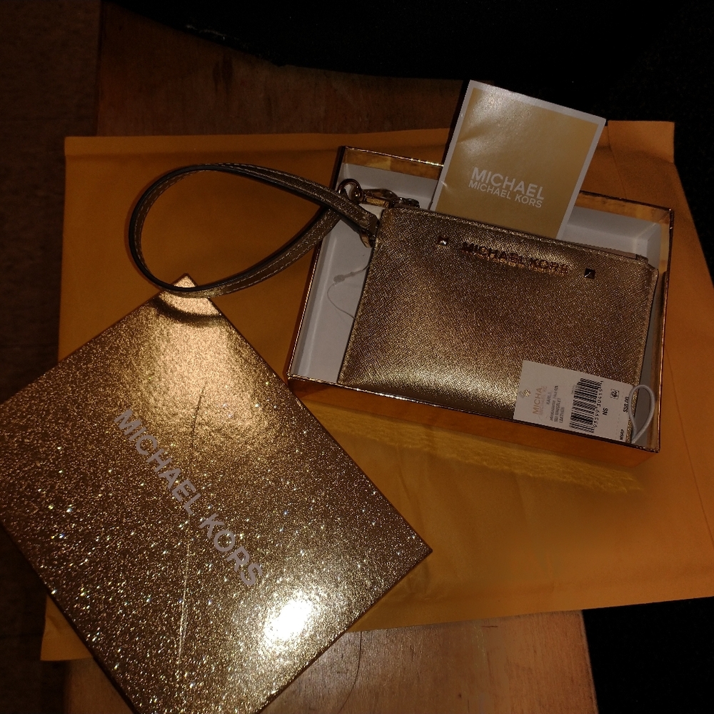 Michael kors wristlet